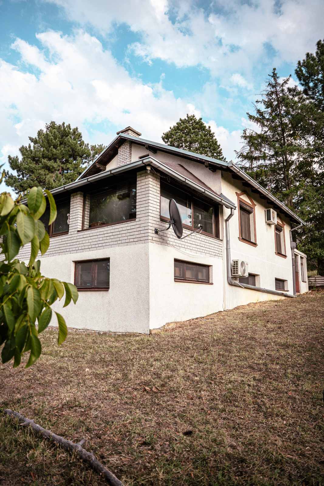 Kuca i veliki plac na Popovici-Sremska Kamenica