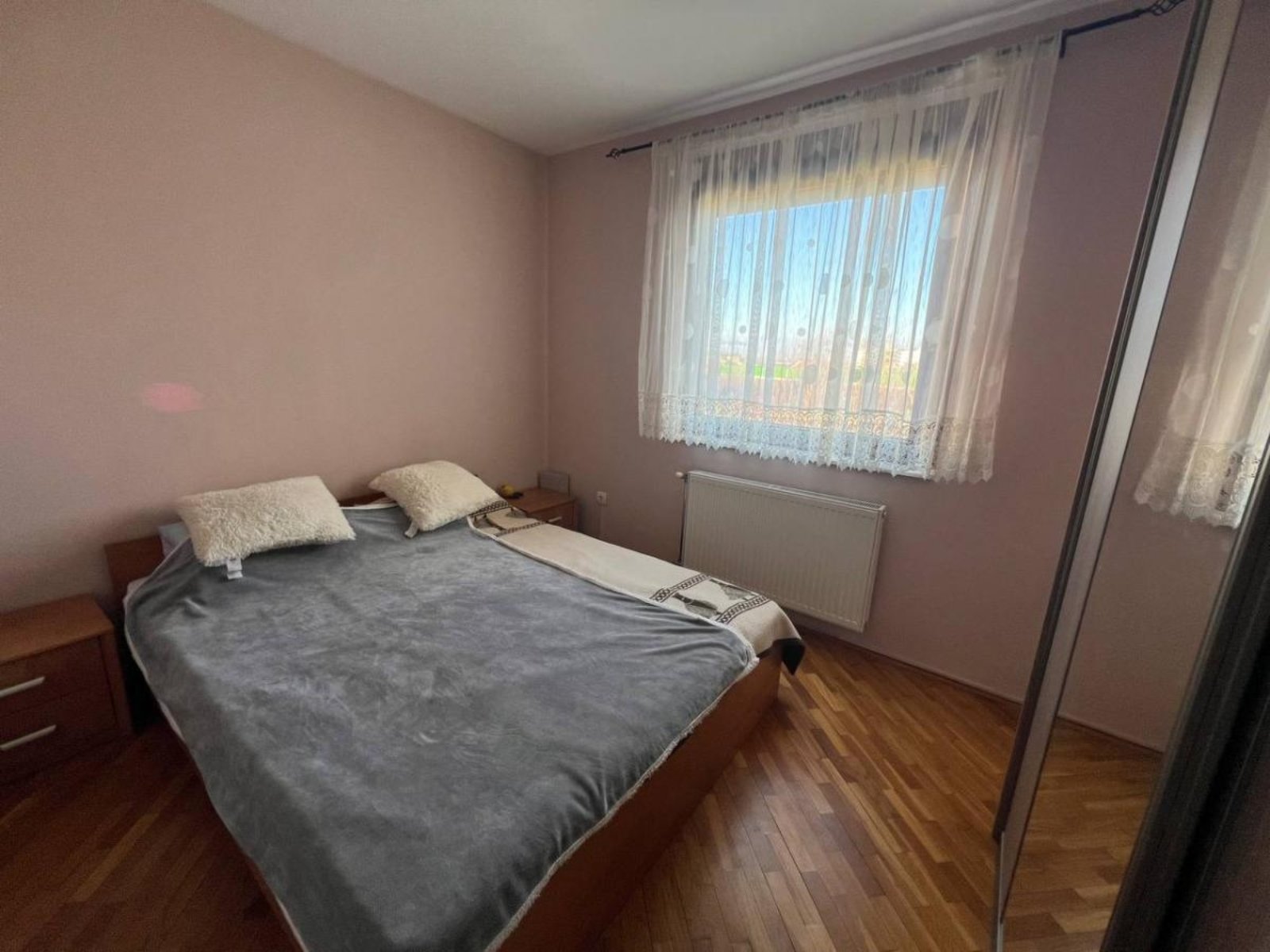 Fantastican trosoban uknjizen stan Novi Sad-Salajka