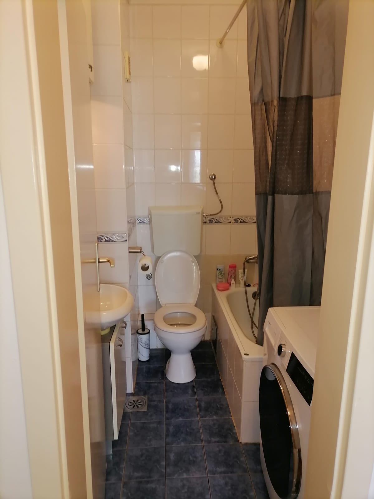Fantastican trosoban uknjizen stan Novi Sad-Salajka