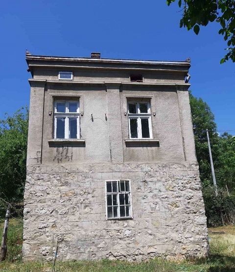 Boljevac-kuca sa okucnicom,1km od centra