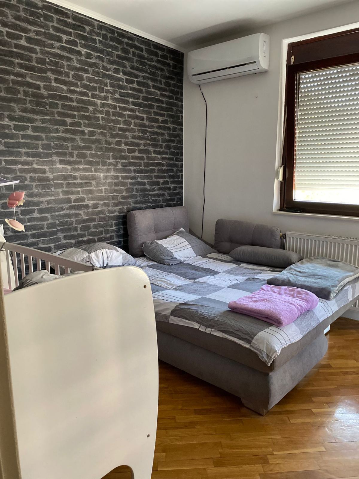 Fantastican trosoban uknjizen stan Novi Sad-Salajka