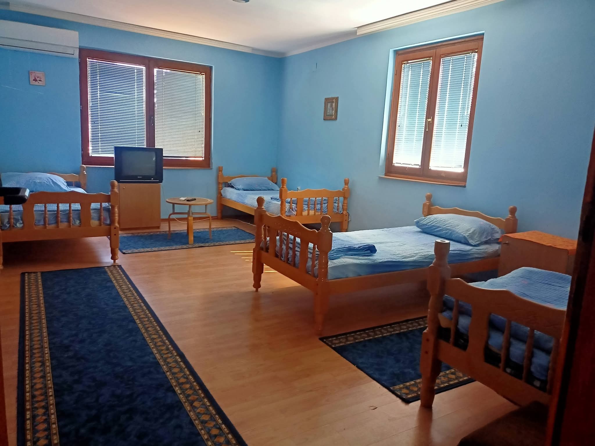 Izdajem kucu za gradjevinske radnike