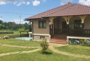 Prodajem kucu sa plantazom Žbevac-Bujanovac