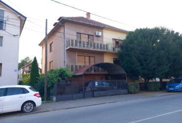 Prodajem kucu u Batajnici-Beograd