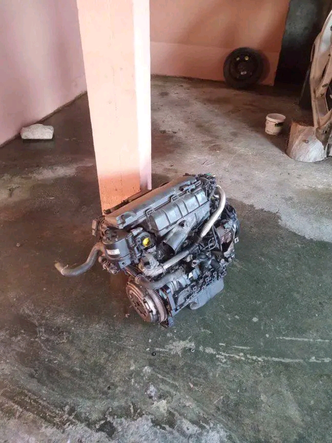 KOMPLETAN.      MOTOR. OD. CITROENA.   C3.   1.4.   HDI.      50.  KW.    SA.  PAPIRIMA.