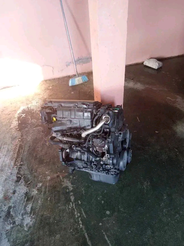 KOMPLETAN.      MOTOR. OD. CITROENA.   C3.   1.4.   HDI.      50.  KW.    SA.  PAPIRIMA.