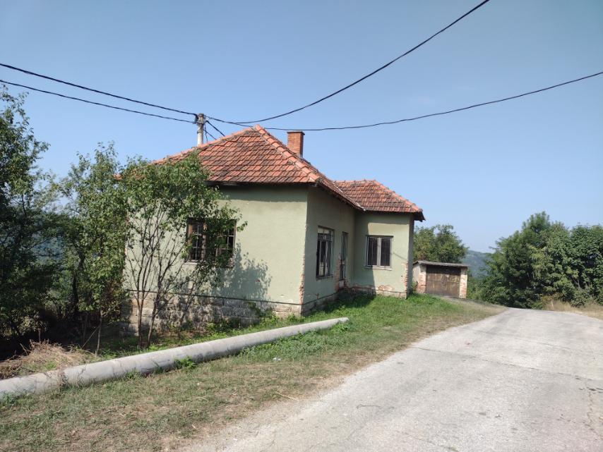 Prodajem kucu Trudelj-Gornji Milanovac
