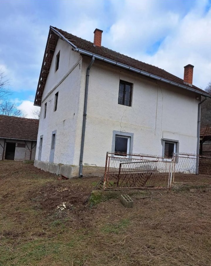 Prodajem kucu Ugrinovci-Gornji Milanovac