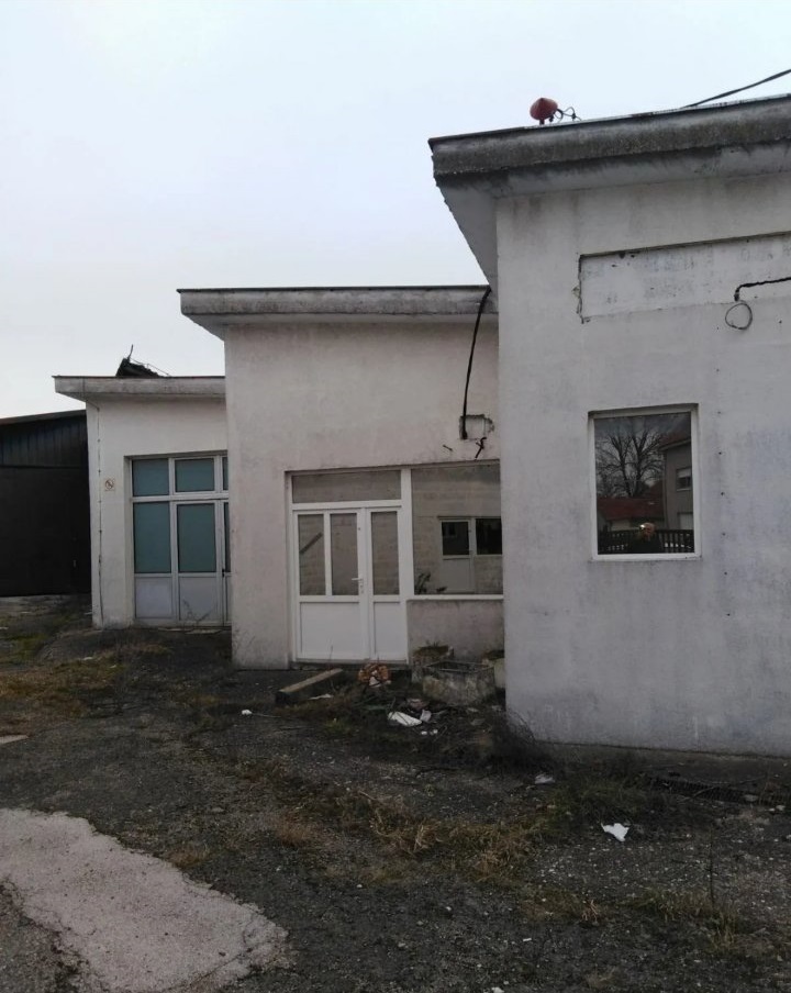 Prodajem ili izdajem halu