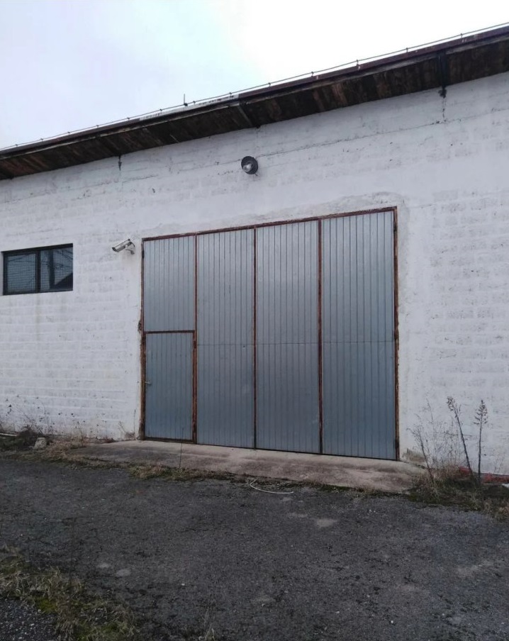 Prodajem ili izdajem halu