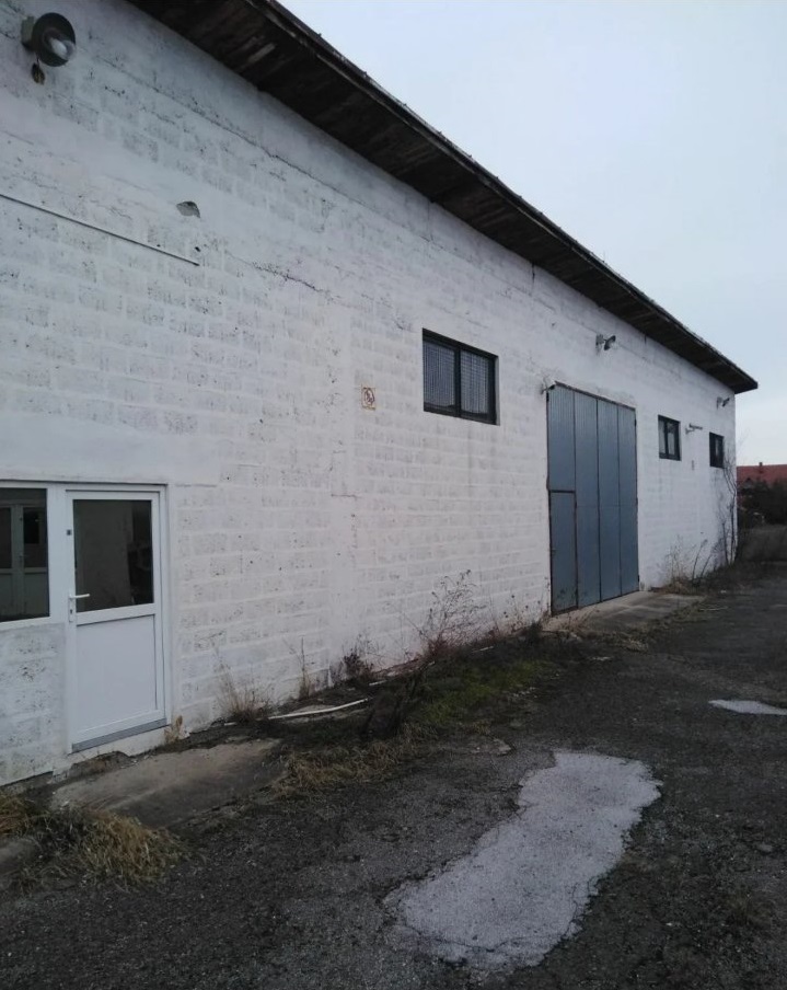 Prodajem ili izdajem halu