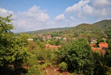 Na Prodaju Seosko Domaćinstvo u naselju Prosek pored grada Niša