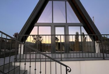 Na prodaju 2 A-Frame kuce sa bazenima