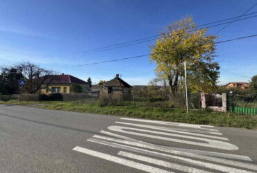 Prodajem plac sa kućom pored škole, Glumčevo Brdo