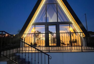 Na prodaju 2 A-Frame kuce sa bazenima u Arandjelovcu