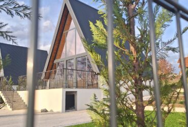 Na prodaju 2 Lux A frame kuce