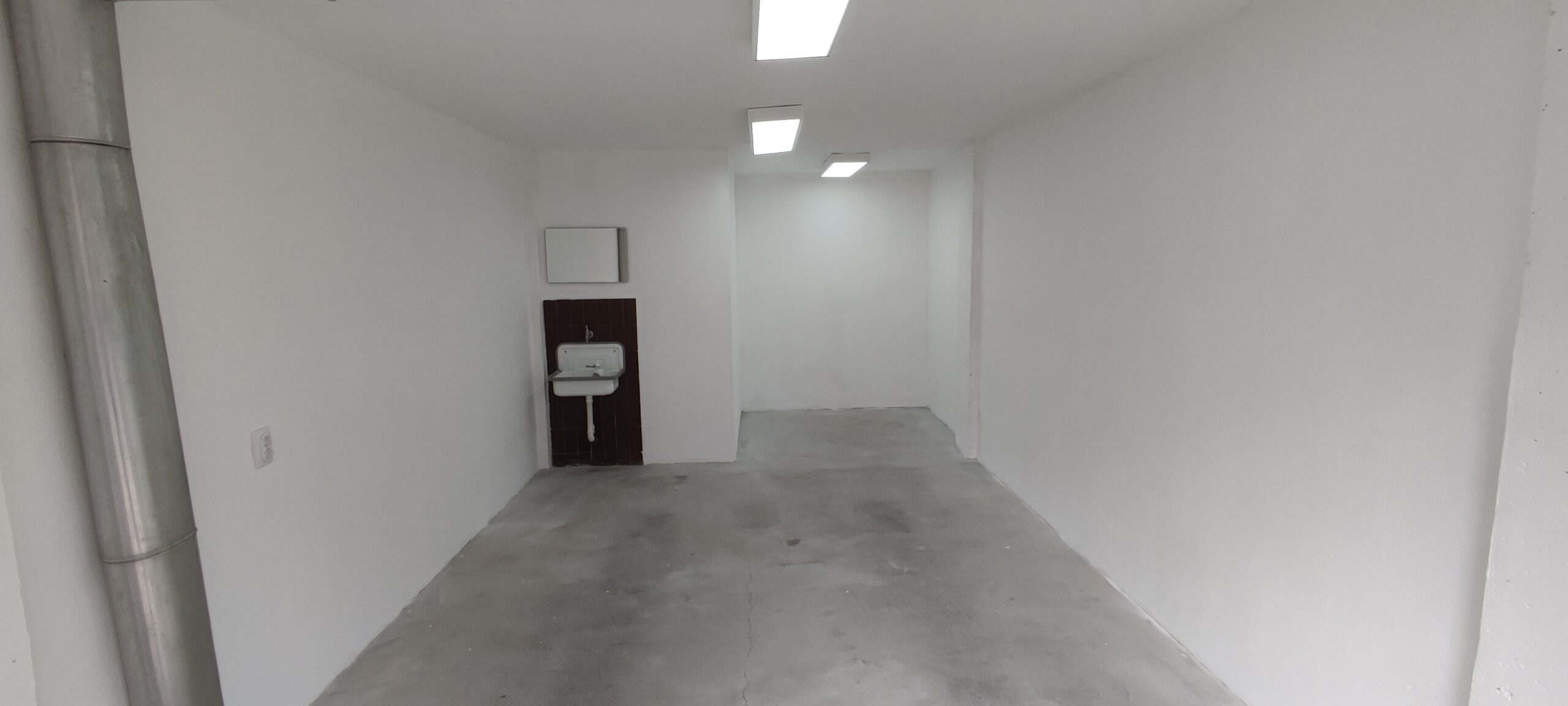 Izdajem garažu 20 kvm – Palilula Niš