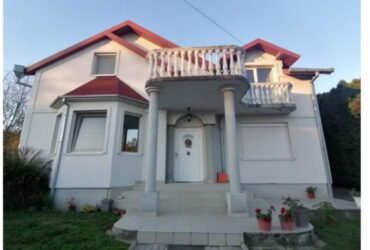 Na prodaju – Prostrana porodična kuća u mirnom delu Beške