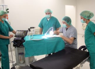 Prva neurohirurška intervencija sa „Kjuza“ aparatom u KC Niš Prva neurohirurška intervencija sa „Kjuza“ aparatom u KC Niš