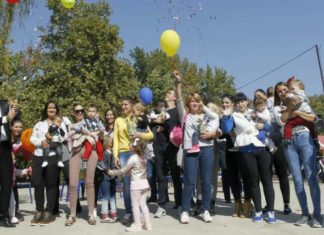 Pokret za decu tri plus: PONOSNA KOLEVKA ZA NIŠ Medijana za bebu više; Foto: GO Medijana