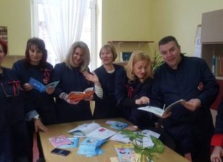 Uniforme za niške nastavnike: mantili i broševi Uniforme za niške nastavnike: mantili i broševi