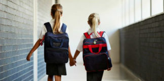 Prvaci u niškoj školi “Ivo Andrić” dobijaju školske uniforme Prvaci u niškoj školi “Ivo Andrić” dobijaju školske uniforme