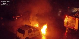 Planuo policijski auto u Niškoj Banji Goreo policijski auto u Niškoj Banji; Foto: Zoran Srećković