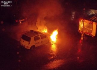 Planuo policijski auto u Niškoj Banji Goreo policijski auto u Niškoj Banji; Foto: Zoran Srećković