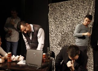 Akademsko pozorište SKC: Svakog meseca po jedna humanitarna predstava Scena iz predstave "Hadersfild", Akadmesko pozorište SKC-a.