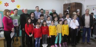 Prvu prolećnu bebu daruje GO Crveni krst Igrom i pesmom ispraćena zima u OŠ “Branislav Nušić”