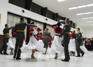Kao nekad: Oficirski bal u Nišu (VIDEO) Oficirski bal, Niš 2017. godine