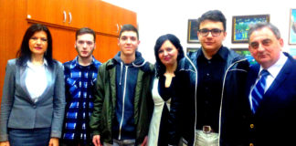 Nišlija oborio rekord: Izgovorio 1.200 decimala broja PI „iz glave“ Pobednici takmičenja u pamćenju decimala Pi, Niš