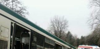 Autobus sleteo sa puta u Nišu, šestoro povređenih, među njima i dete Autobus sleteo sa puta, Niš