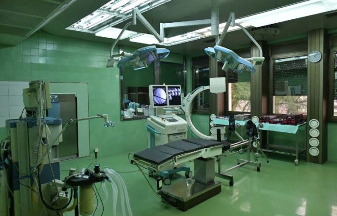 Operaciona sala namenjena mikroinvazivnoj hirurgiji iz oblasti hirugrije zglobova u Vojnoj bolnici Niš; Foto: Ministarstvo odbrane