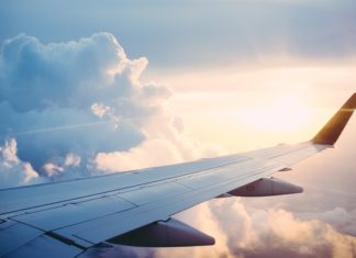 10 opozicionih stranaka i pokreta u protestu na Trgu kralja Milana Let na liniji Niš - Malta - Niš za ovu priliku realizovaće se avionom Aviolet-a, čarter avio-kompanije Air Serbia