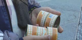Narodna kuhinja: Podela mesnih konzervi za Uskrs Podela mesnih konzervi za korisnike Narodne kuhinje