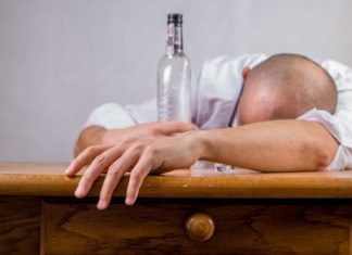 Više od 100 grama alkohola nedeljno opasno po zdravlje: Koliko čašica popije Srbin? alkohol