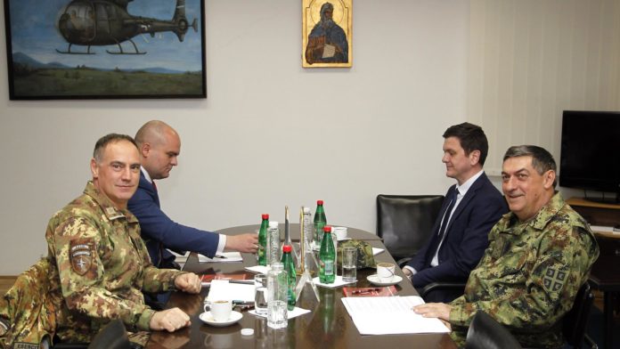 Sastanak na niškom vojnom aerodromu; Foto: Ministarstvo odbrane
