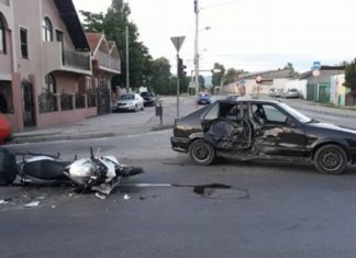 Sudar automobila i motora u Nišu: Dve osobe teško povređene Sudar na Bulevaru 12. februar; Foto: Jelena Ćosin