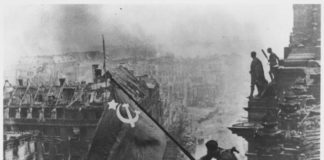 Dan pobede nad fašizmom Podizanje zastave nad Rajhstagom je istorijska fotografija iz Drugog svetskog rata snimljena tokom bitke za Berlin, 2. maja 1945. Na fotografiji su prikazani vojnici crvene armije kako postavljaju sovjetsku zastavu na vrhu nemačkog parlamenta. Fotografija predstavlja simboličan trenutak pobede nad fašističkom Nemačkom.