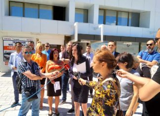 Opozicija u Nišu: Raspisati referendum o niškom aerodromu Niška opozicija ispred niškog aerodroma