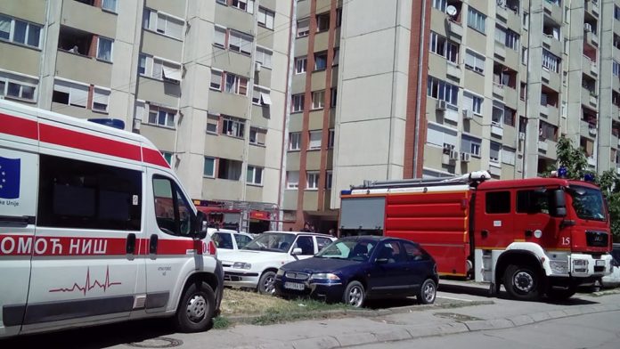 Intervencija zbog požara na Bulevaru Nemanjića; Foto: Naissus Info
