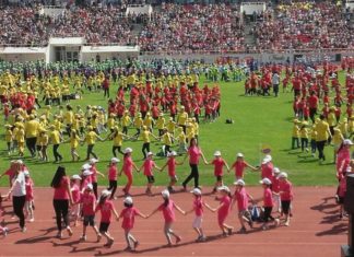 Ponos Niša: Naša mladost i radost napunila stadion Čair "Plesom do znanja i zdravlja" na stadionu Čair; Foto: Jelena Veljković