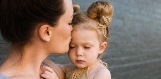 Nagrađeni najbolji radovi učenika niškog konkursa “Najlepša reč – mama” Nagrađeni najbolji radovi učenika konkursa "Najlepša reč - mama"