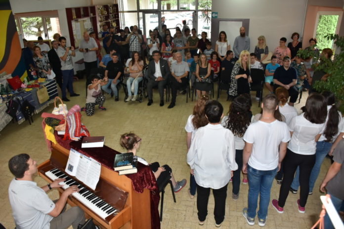 Skola 14 oktobar priredba Svečanost povodom završetka školske godine u Školi