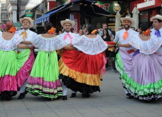 Završen 11. Međunarodni studentski festival folklora u Nišu 11. Međunarodni studentski festival folklora u Nišu, defile učesnika; Foto: SKC Niš