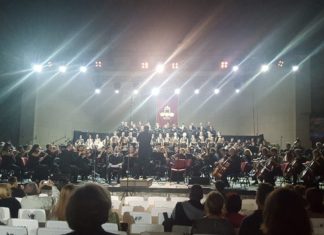 Počele Horske svečanosti u Nišu: KARMINU BURANU nadglasala muzika iz kafića Internacionalne horske svečanosti u Nišu