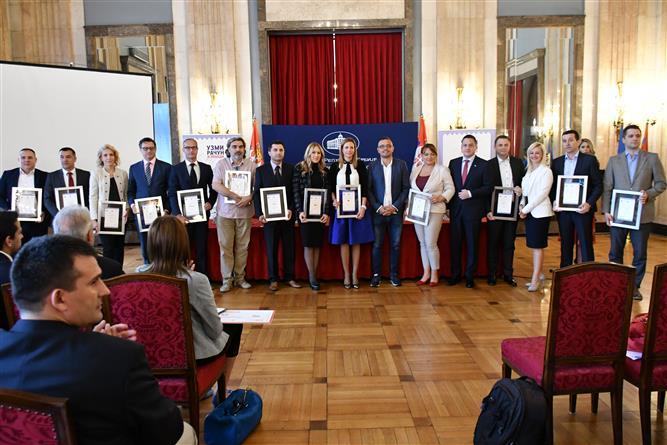 Nagrade i priznanja opštinama i kompanijama za učešće u nagradnoj igri “Uzmi račun i pobedi”; Foto: NALED