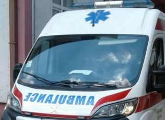 Povređen vozač cisterne, upao u otvoren šaht devojku udario voz