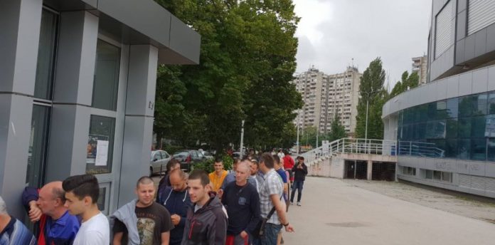 Redovi ispred Čaira, Radnički će imati dobru podršku; Foto: FK Radnički